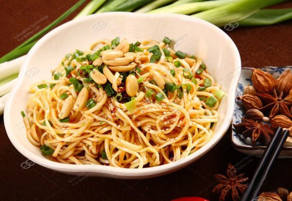 Rice noodles with sesame paste